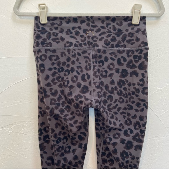 VARLEY CENTURY GREY CHEETAH LEOPARD ANIMAL PRINT CROPPED HIGH RISE LEGGINGS - Picture 10 of 16